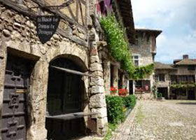 lerelaisdelagodasse-activites-perouges